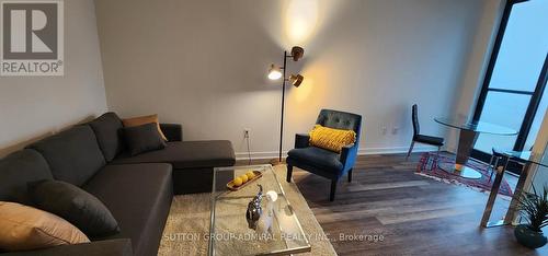 #709 -250 Lawrence Ave W, Toronto, ON - Indoor Photo Showing Living Room