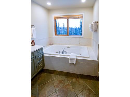 17 - 5388 Highline Drive, Fernie, BC - Indoor Photo Showing Bathroom