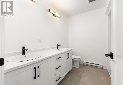 98 Ernest Street, Dieppe, NB - Indoor Photo Showing Bathroom