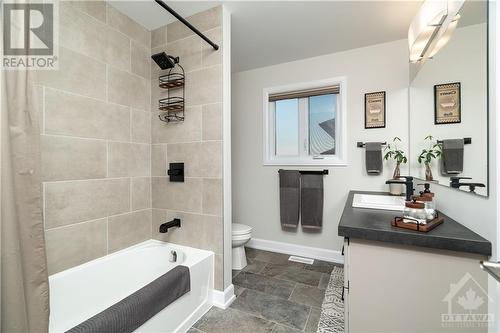 76 Duncanville Street, Russell, ON - Indoor Photo Showing Bathroom