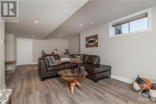 76 Duncanville Street, Russell, ON - Indoor Photo Showing Living Room