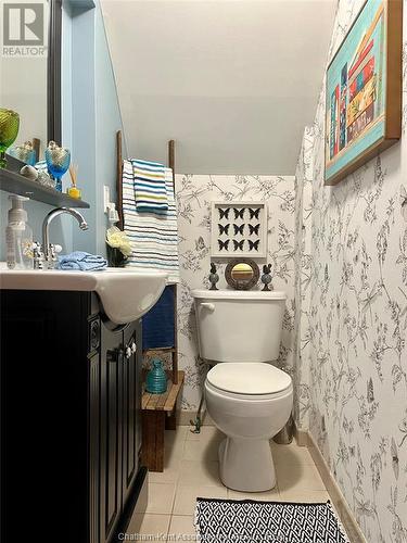 85 Cross Street, Chatham, ON - Indoor Photo Showing Bathroom