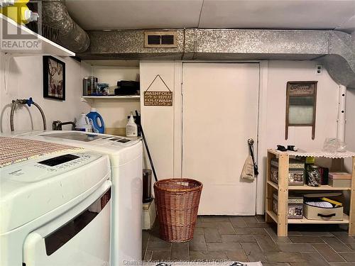 85 Cross Street, Chatham, ON - Indoor Photo Showing Laundry Room