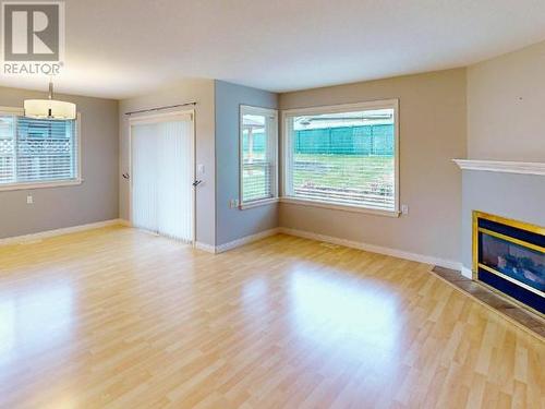 17-4897 Ontario Ave, Powell River, BC - Indoor With Fireplace