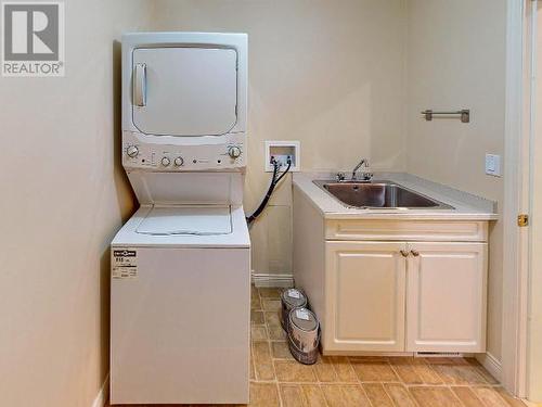17-4897 Ontario Ave, Powell River, BC - Indoor Photo Showing Laundry Room