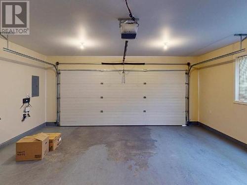 17-4897 Ontario Ave, Powell River, BC - Indoor Photo Showing Garage