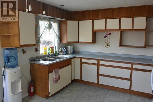 1121 River Park Road, Quesnel, BC - Indoor Photo Showing Kitchen With Double Sink