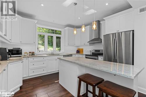 1057 Montgomery Drive, Port Carling, ON - Indoor Photo Showing Kitchen With Upgraded Kitchen