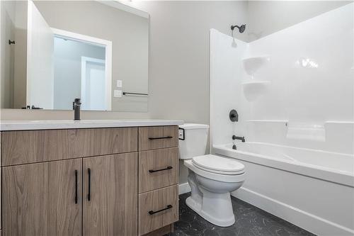 45 Harry Waytiuk Drive, East Selkirk, MB - Indoor Photo Showing Bathroom