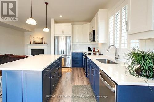 144 Sycamore Street, Blue Mountains, ON - Indoor Photo Showing Kitchen With Upgraded Kitchen