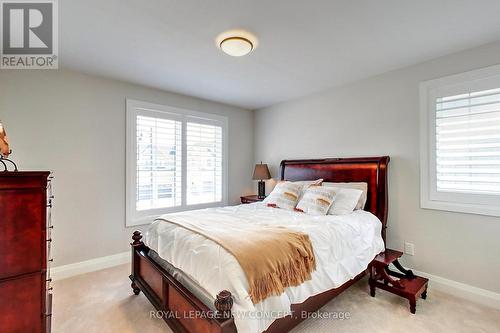 144 Sycamore Street, Blue Mountains, ON - Indoor Photo Showing Bedroom