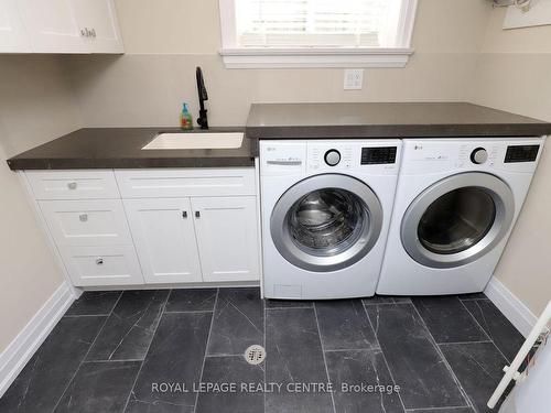 55 Flora Dr, Hamilton, ON - Indoor Photo Showing Laundry Room