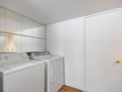 Salle de bains - 66 Rue Roy, Delson, QC - Indoor Photo Showing Laundry Room