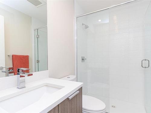 203-728 Yates St, Victoria, BC - Indoor Photo Showing Bathroom