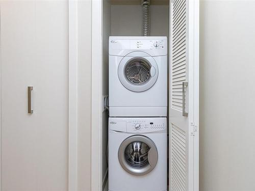 203-728 Yates St, Victoria, BC - Indoor Photo Showing Laundry Room