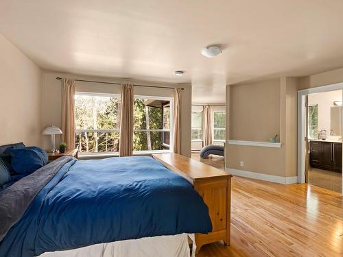 1180 Maple Rd, North Saanich, BC - Indoor Photo Showing Bedroom