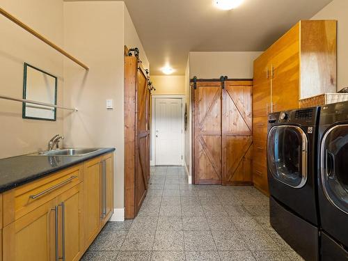 1180 Maple Rd, North Saanich, BC - Indoor Photo Showing Laundry Room