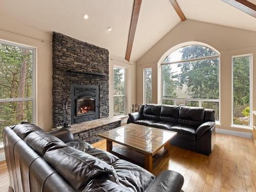 1180 Maple Rd, North Saanich, BC - Indoor Photo Showing Living Room With Fireplace