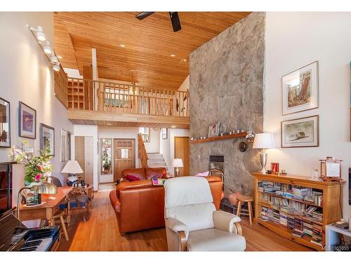 1180 Berry Pt, Gabriola Island, BC - Indoor With Fireplace