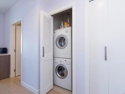 1402-728 Yates St, Victoria, BC - Indoor Photo Showing Laundry Room