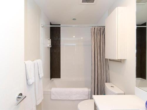 1402-728 Yates St, Victoria, BC - Indoor Photo Showing Bathroom