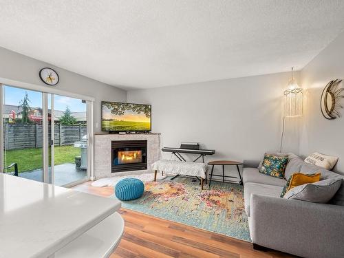 10-717 Aspen Rd, Comox, BC - Indoor Photo Showing Living Room With Fireplace