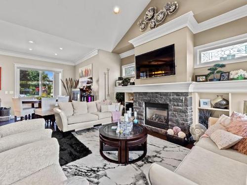 380 Fernie Place, Kamloops, BC - Indoor Photo Showing Living Room With Fireplace