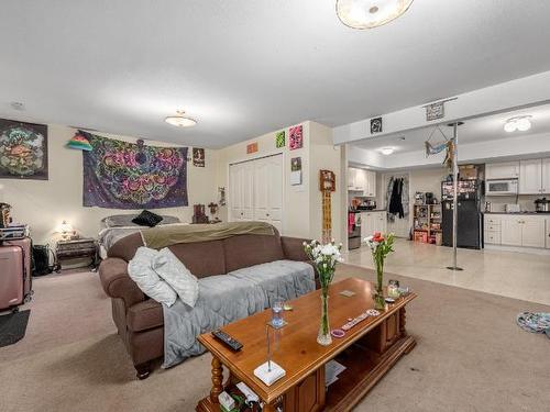28-2714 Tranquille Rd, Kamloops, BC - Indoor Photo Showing Living Room