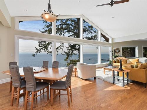 2900 Fishboat Bay Rd, Sooke, BC - Indoor Photo Showing Dining Room