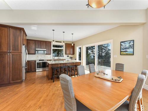 2900 Fishboat Bay Rd, Sooke, BC - Indoor Photo Showing Dining Room