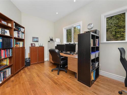 2900 Fishboat Bay Rd, Sooke, BC - Indoor Photo Showing Office