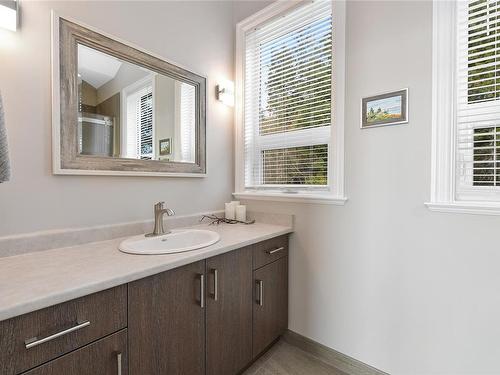 2900 Fishboat Bay Rd, Sooke, BC - Indoor Photo Showing Bathroom
