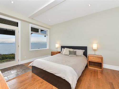 2900 Fishboat Bay Rd, Sooke, BC - Indoor Photo Showing Bedroom