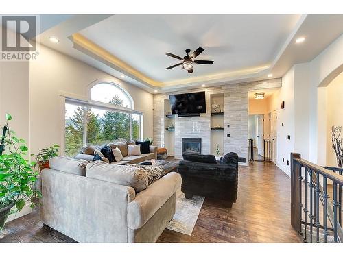 1007 Aurora Heights, West Kelowna, BC - Indoor Photo Showing Living Room With Fireplace