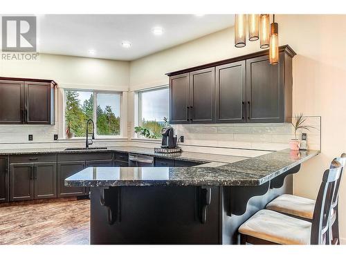 1007 Aurora Heights, West Kelowna, BC - Indoor Photo Showing Kitchen With Upgraded Kitchen