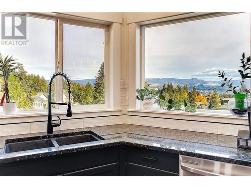 1007 Aurora Heights, West Kelowna, BC - Indoor Photo Showing Kitchen With Double Sink
