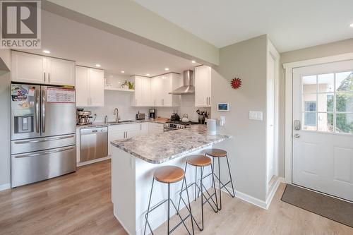 716 Bartlett Drive, Penticton, BC - Indoor Photo Showing Kitchen