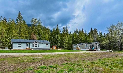 6142 Highway 3A, Nelson, BC - Outdoor