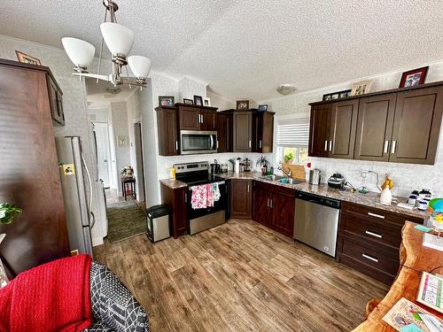 6142 Highway 3A, Nelson, BC - Indoor Photo Showing Kitchen