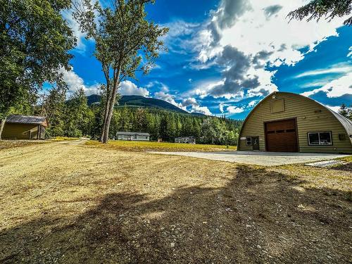 6142 Highway 3A, Nelson, BC - Outdoor