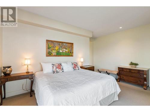 5560 Lakeshore Road, Kelowna, BC - Indoor Photo Showing Bedroom
