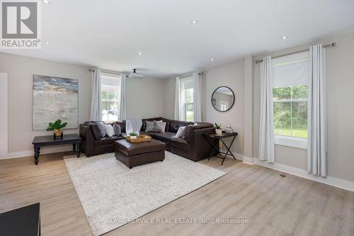 10 Centre St, Cavan Monaghan, ON - Indoor Photo Showing Living Room