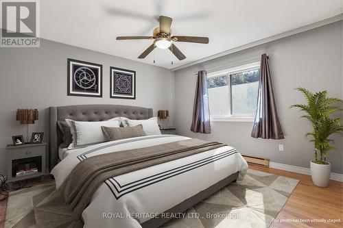 17 Maple Grove Road, Kawartha Lakes, ON - Indoor Photo Showing Bedroom