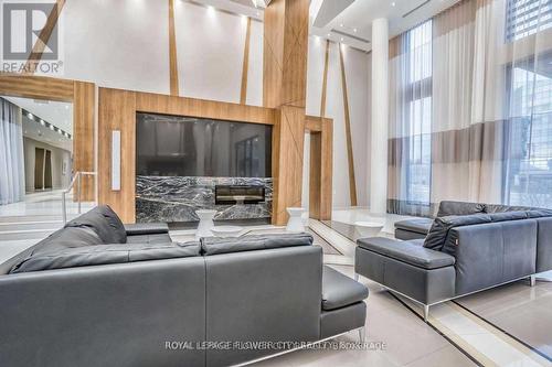 #310 -55 Eglinton Ave W, Mississauga, ON - Indoor Photo Showing Living Room