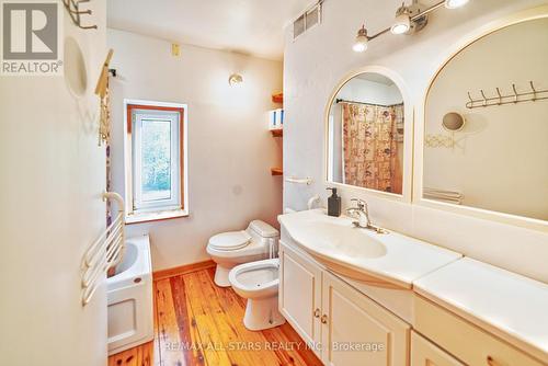 443 Pinery Road, Kawartha Lakes, ON - Indoor Photo Showing Bathroom