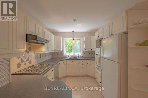 126 Forestview Dr, Galway-Cavendish And Harvey, ON - Indoor Photo Showing Kitchen