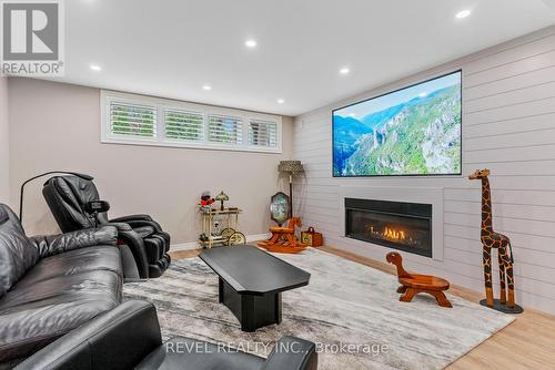 4 Tulip Tree Rd, Niagara-On-The-Lake, ON - Indoor With Fireplace