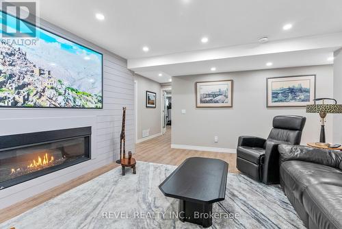 4 Tulip Tree Rd, Niagara-On-The-Lake, ON - Indoor Photo Showing Living Room With Fireplace