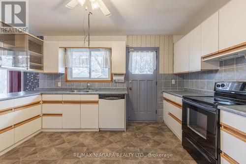 6432 Balmoral Avenue, Niagara Falls, ON - Indoor Photo Showing Kitchen