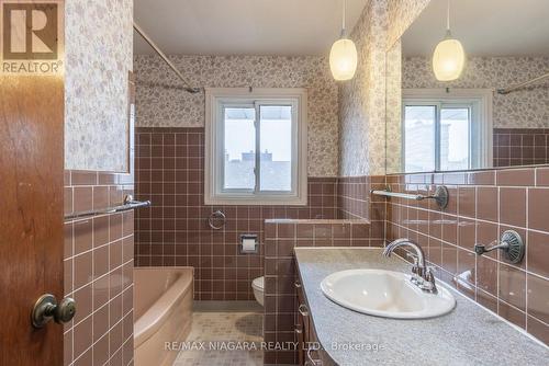 6432 Balmoral Avenue, Niagara Falls, ON - Indoor Photo Showing Bathroom